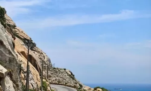 Cung đường biển Vĩnh Hy