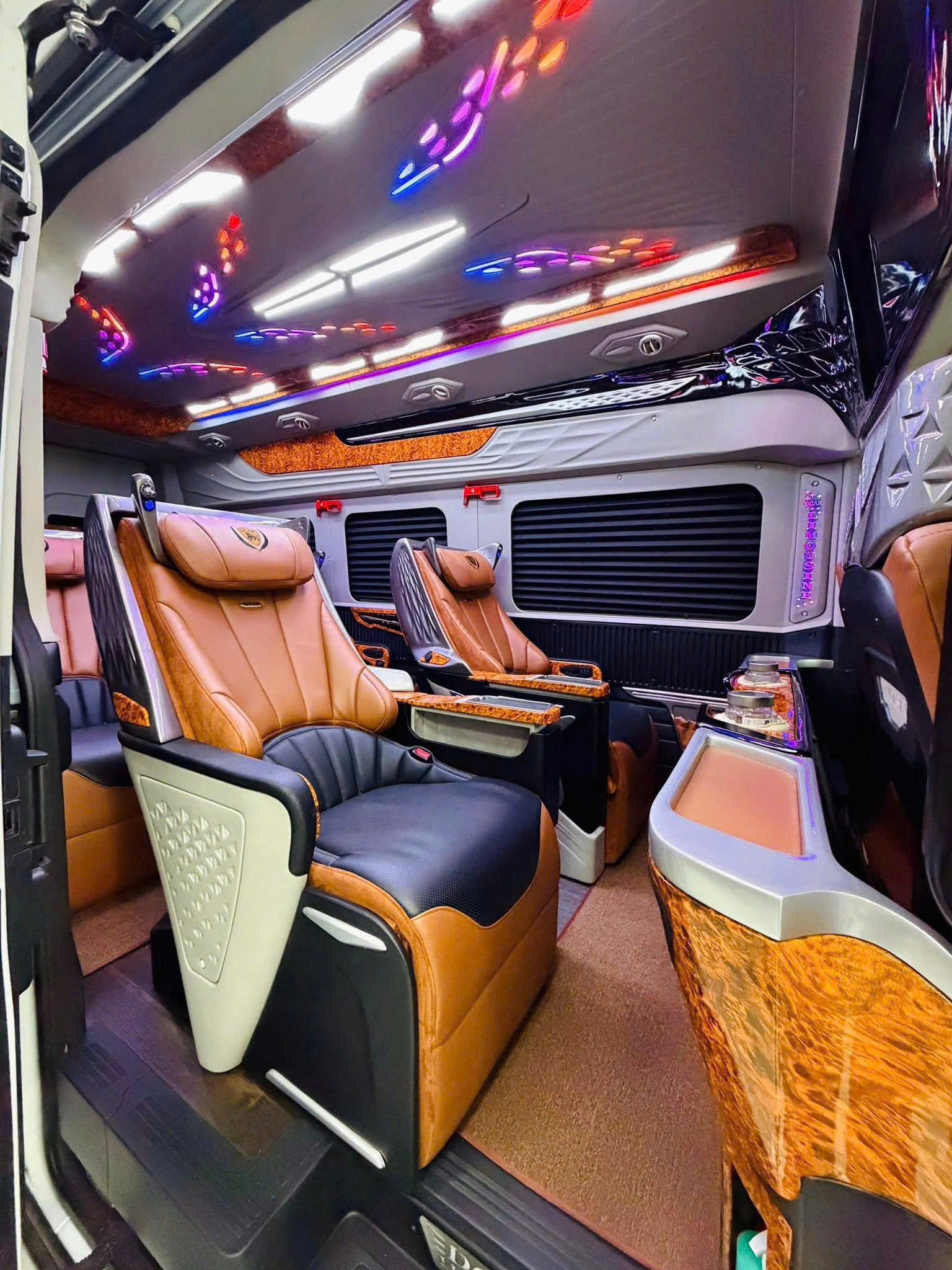 Thuê xe Limousine Đà Lạt đi Sài Gòn