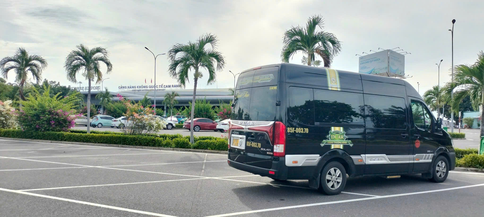Thuê xe limousine Đưa đón sân bay
