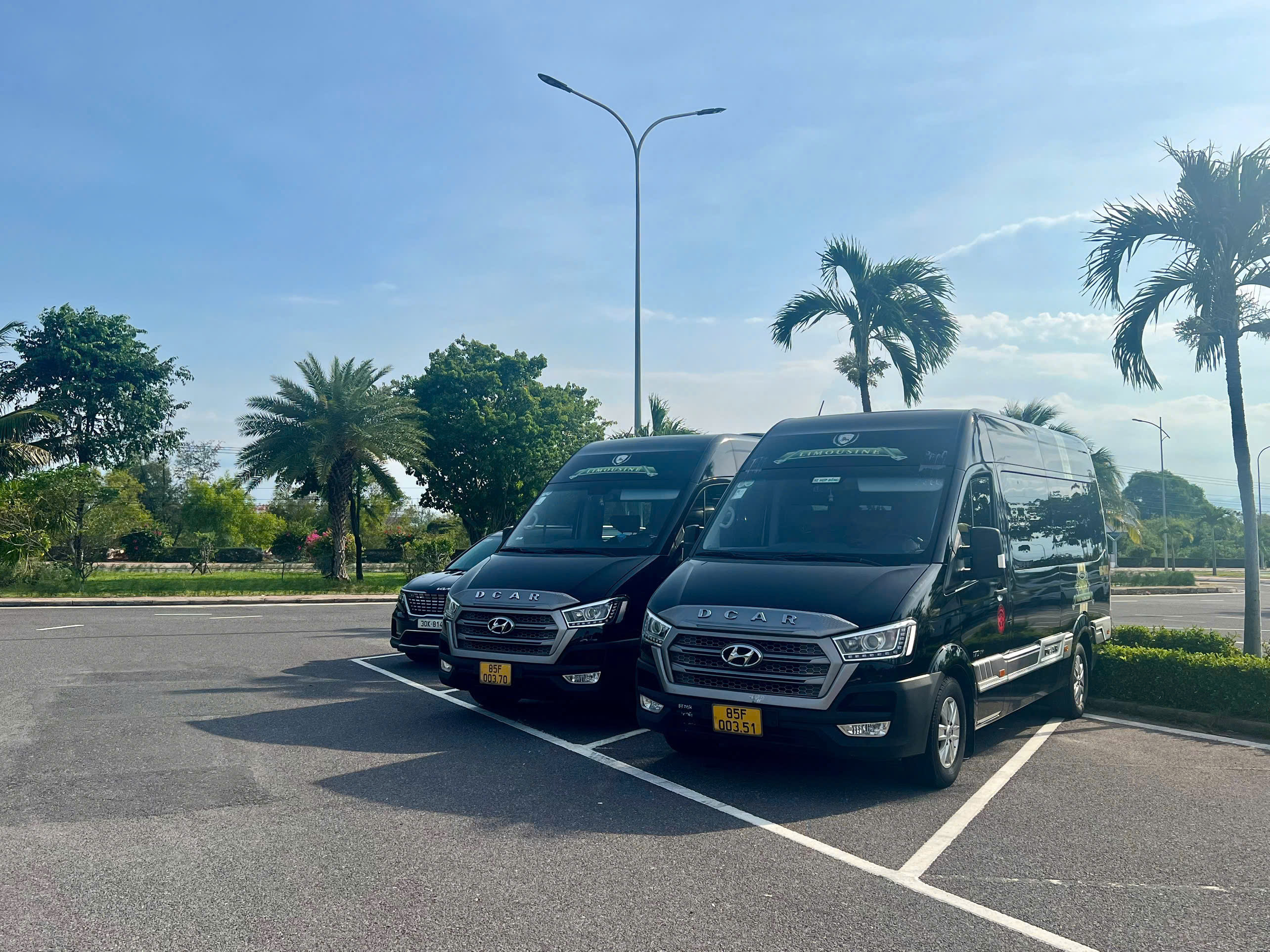 Thuê xe limousine Đưa đón sân bay