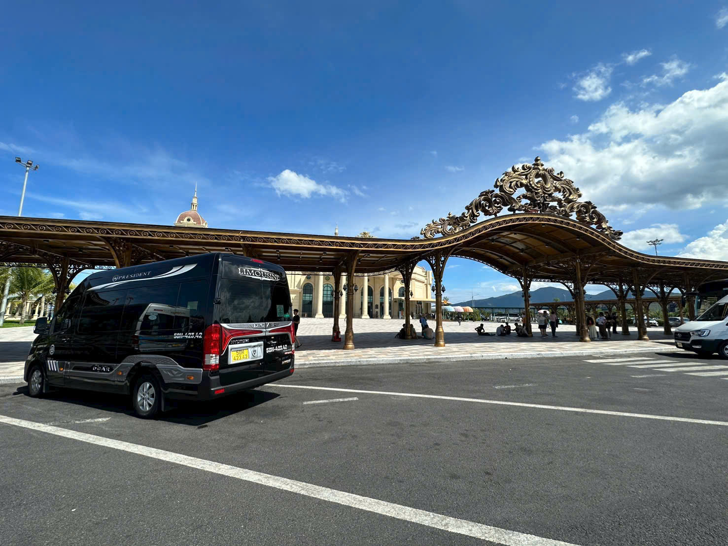 Thuê xe limousine tour du lịch