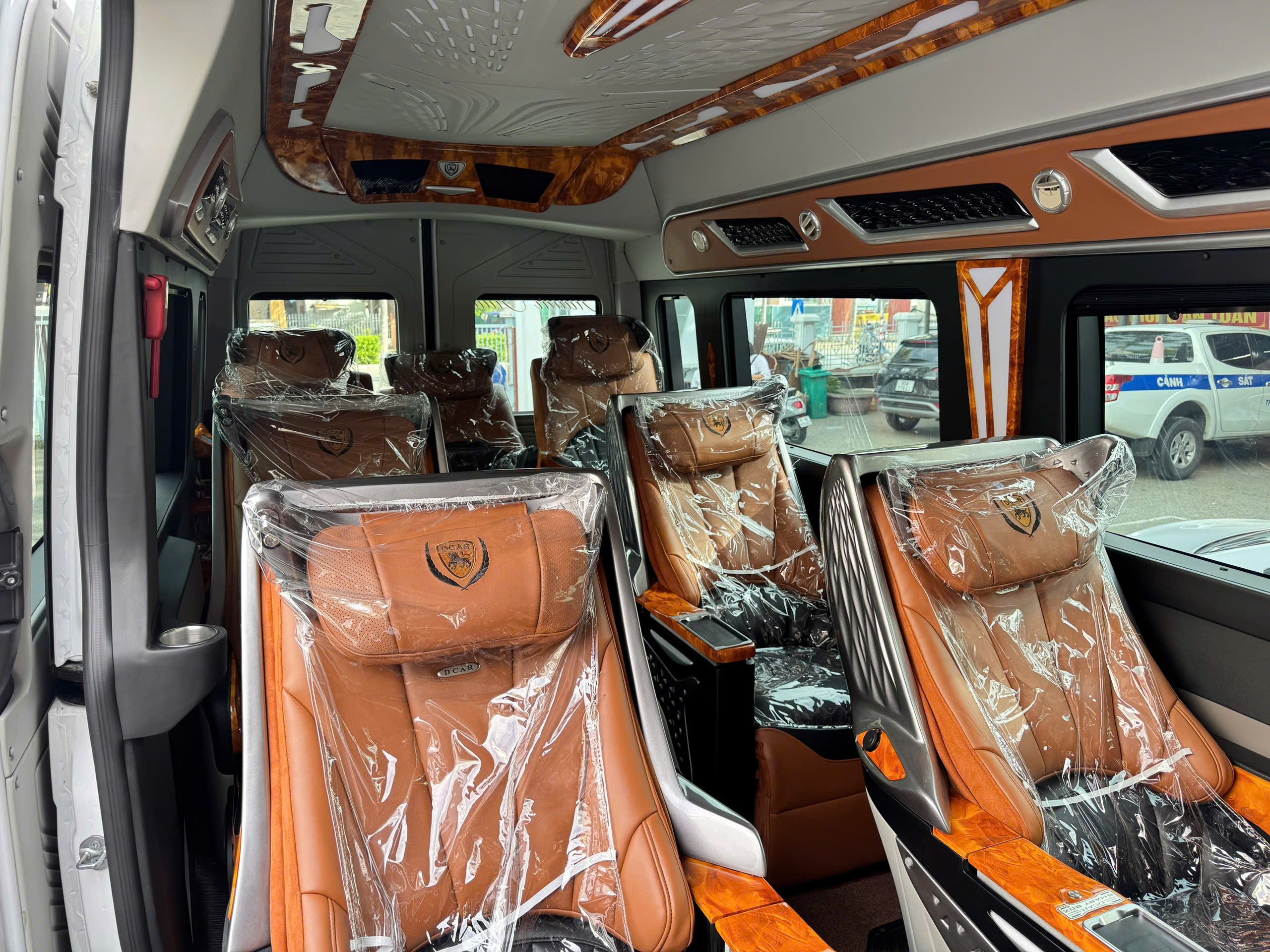 So sánh Limousine 12 chỗ với các loại xe khác trong dịch vụ thuê xe