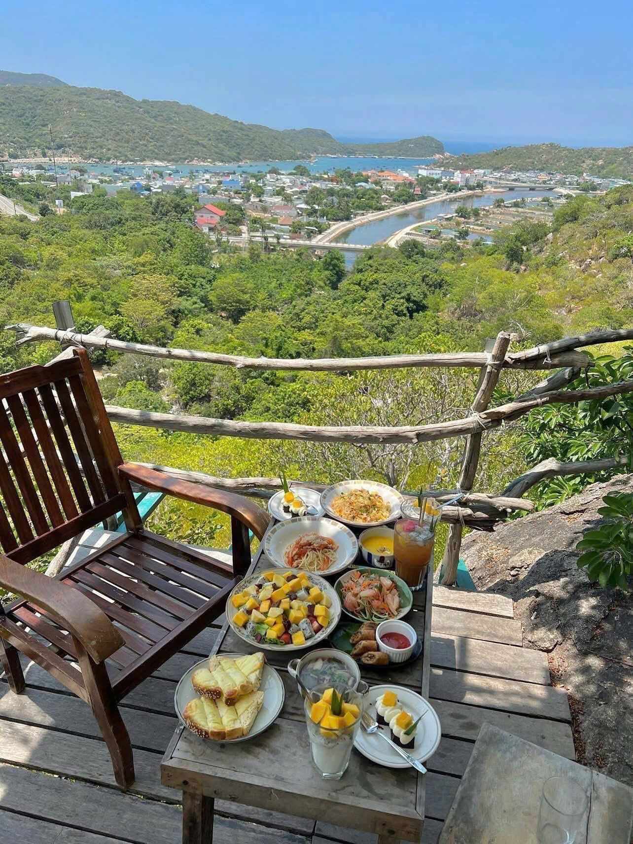 Thuê xe Limousine đi Vĩnh Hy