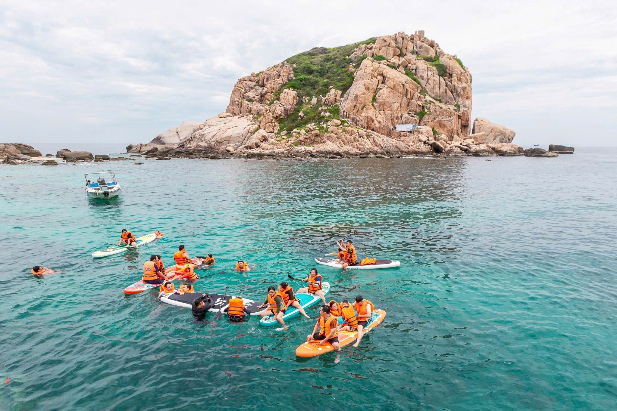 Thuê xe Limousine đi Vĩnh Hy