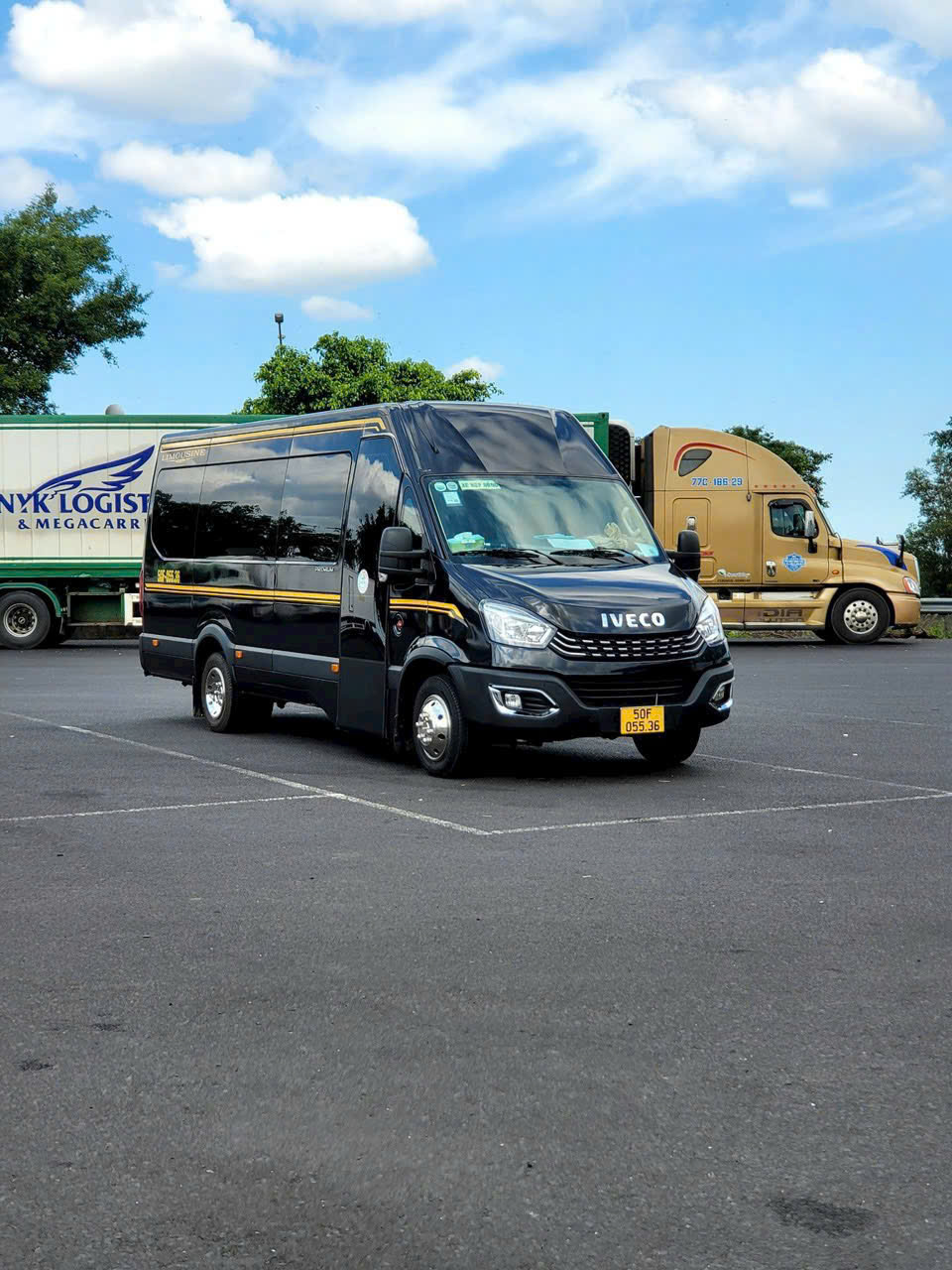 Xe limousine hợp đồng theo tháng