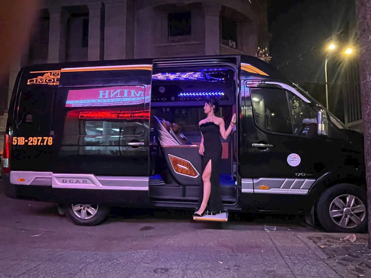 Xe limousine hợp đồng theo tháng