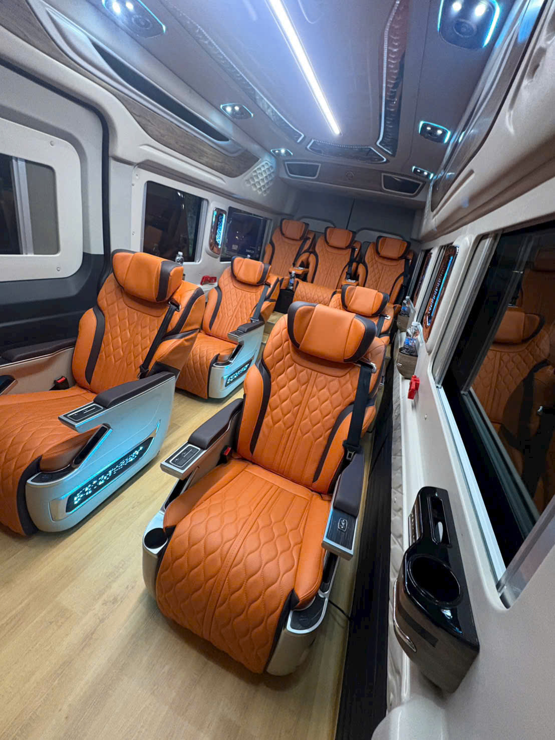 Xe limousine hợp đồng theo tháng