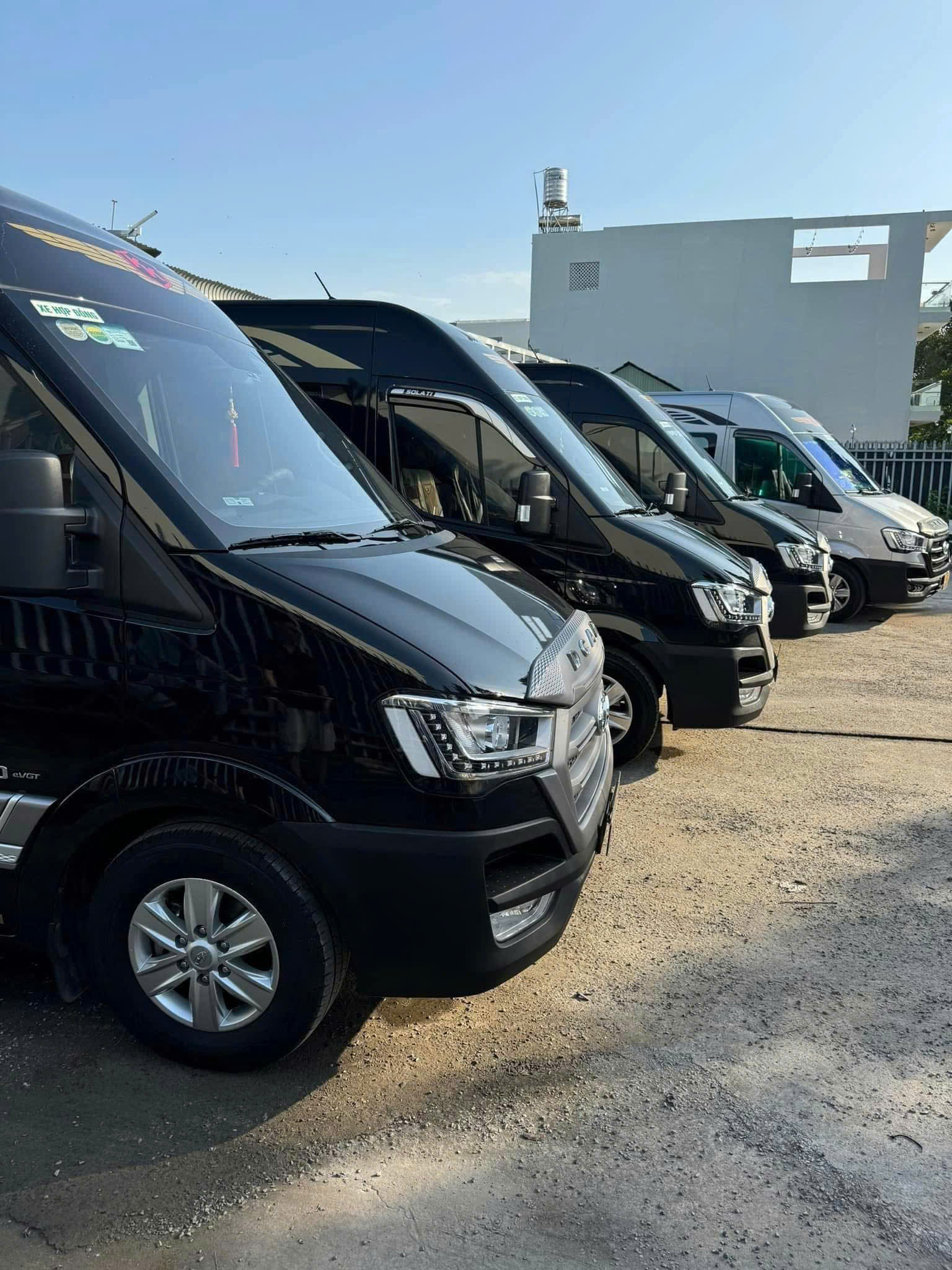 Xe limousine hợp đồng theo tháng