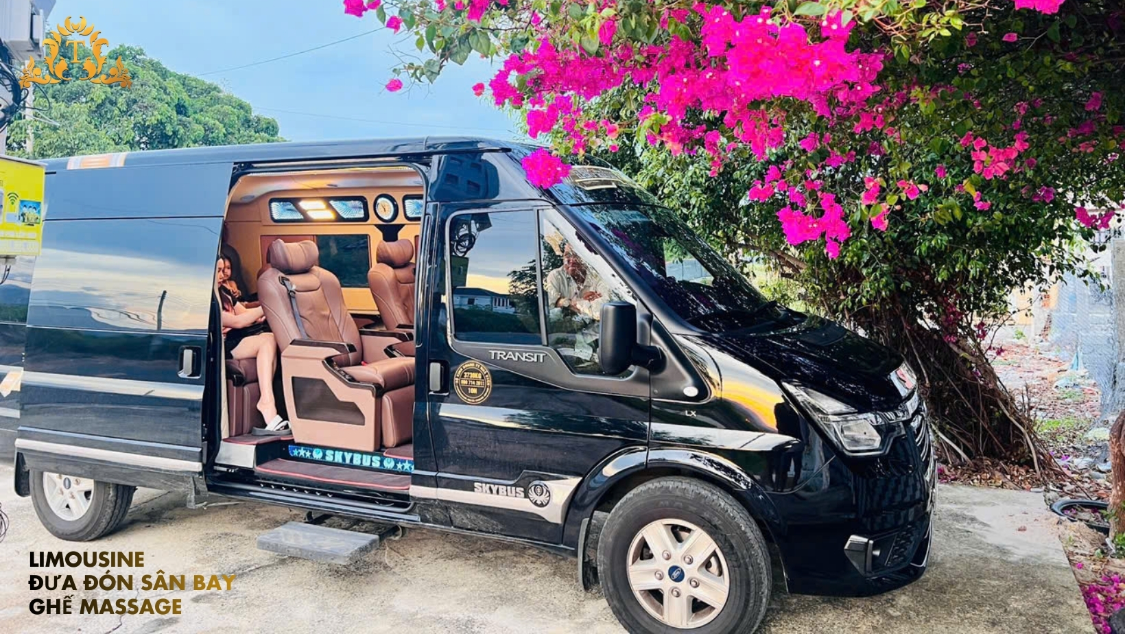 Limousine đưa đón sân bay ghế massage