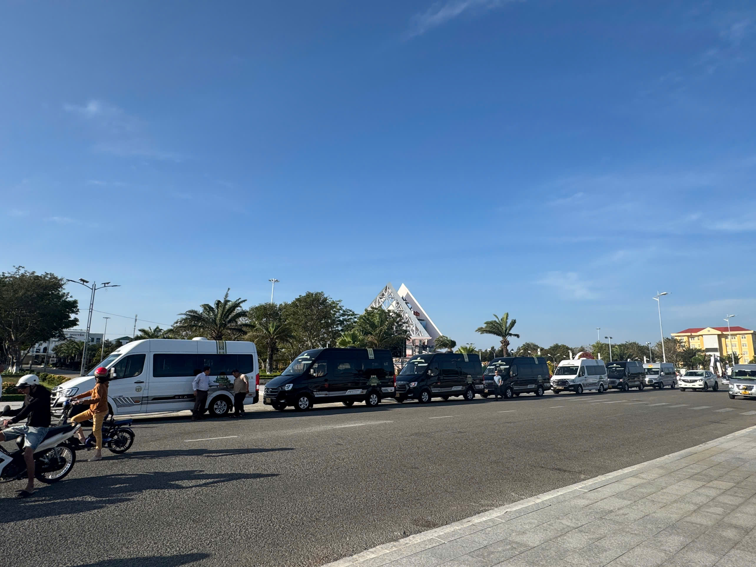 Thuê limousine đưa đón sân bay nhanh chóng