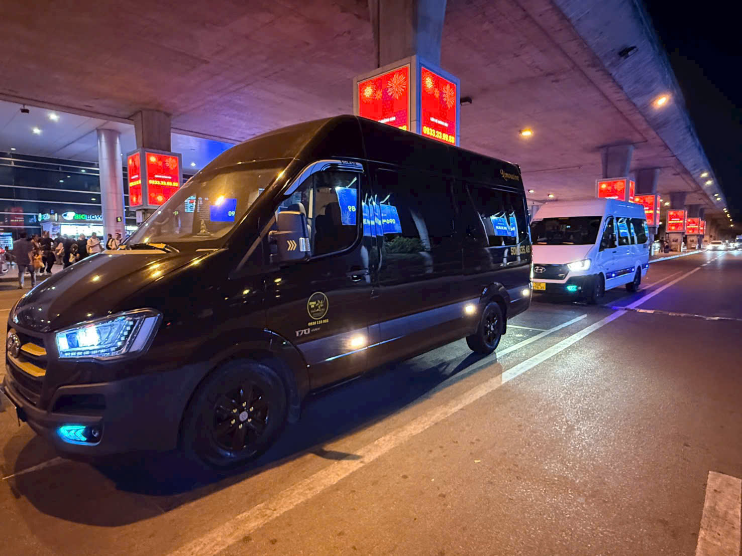 Thuê xe Limousine đưa đón sân bay cao cấp