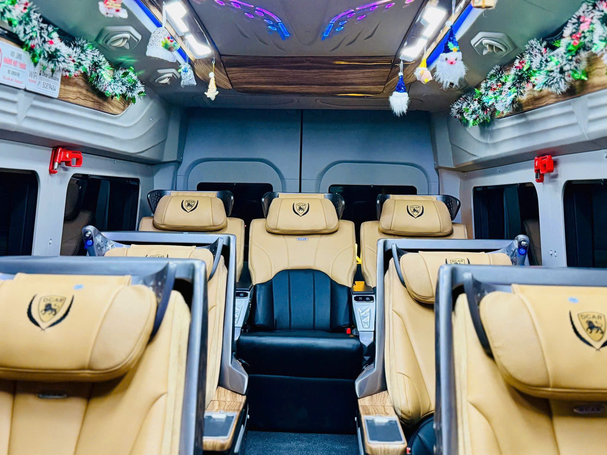 Thuê xe Limousine đưa đón sân bay riêng tư