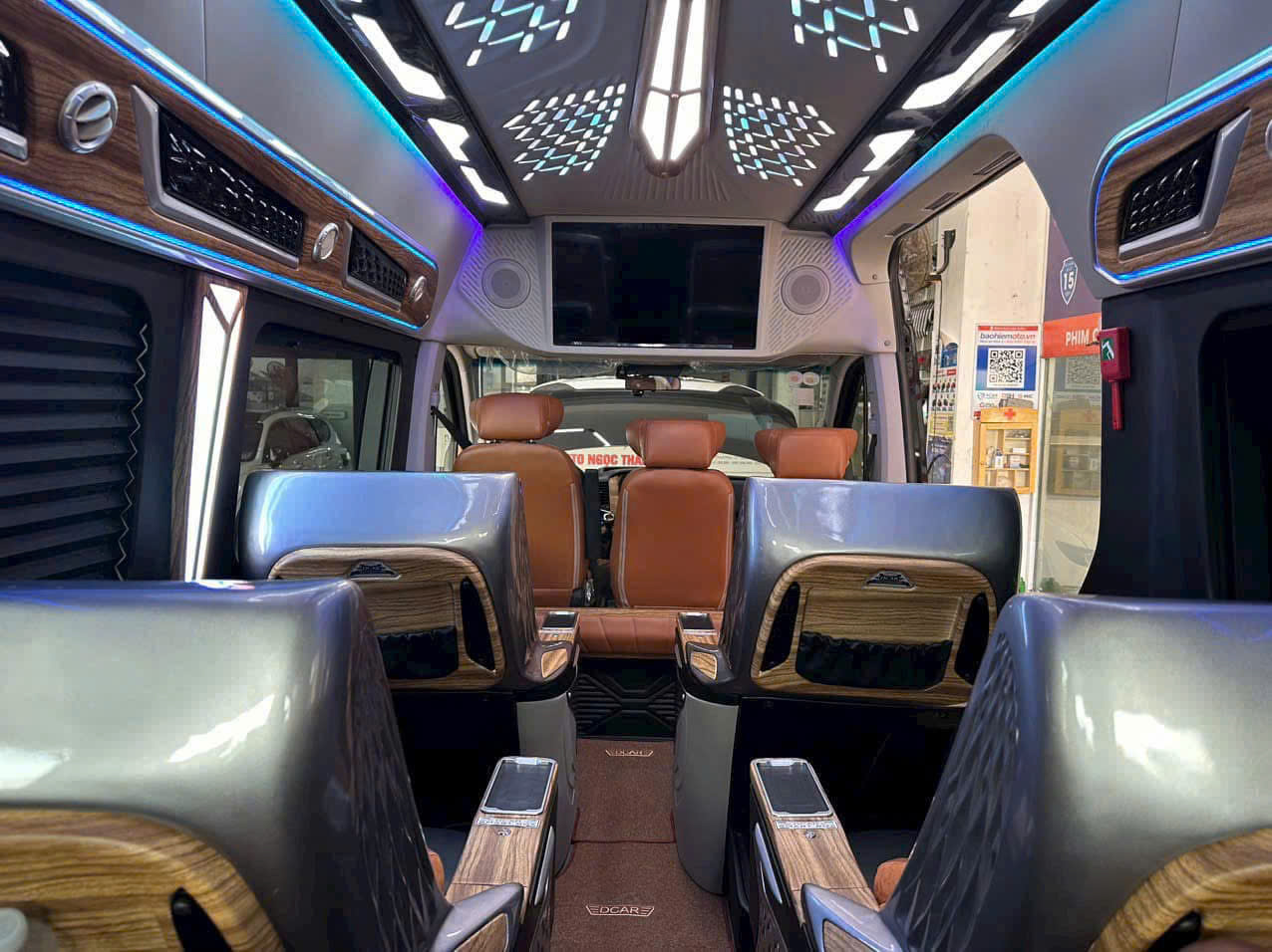 Thuê xe Limousine đưa đón sân bay riêng tư