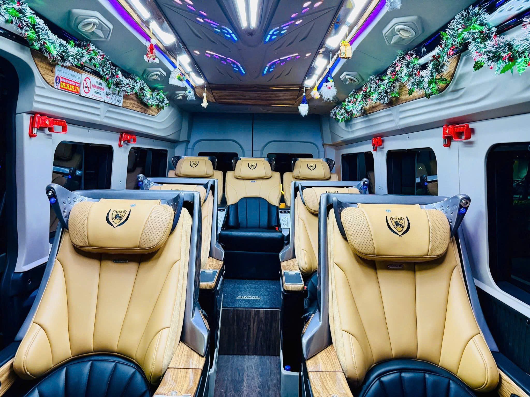 Thuê xe Limousine đưa đón sân bay riêng tư