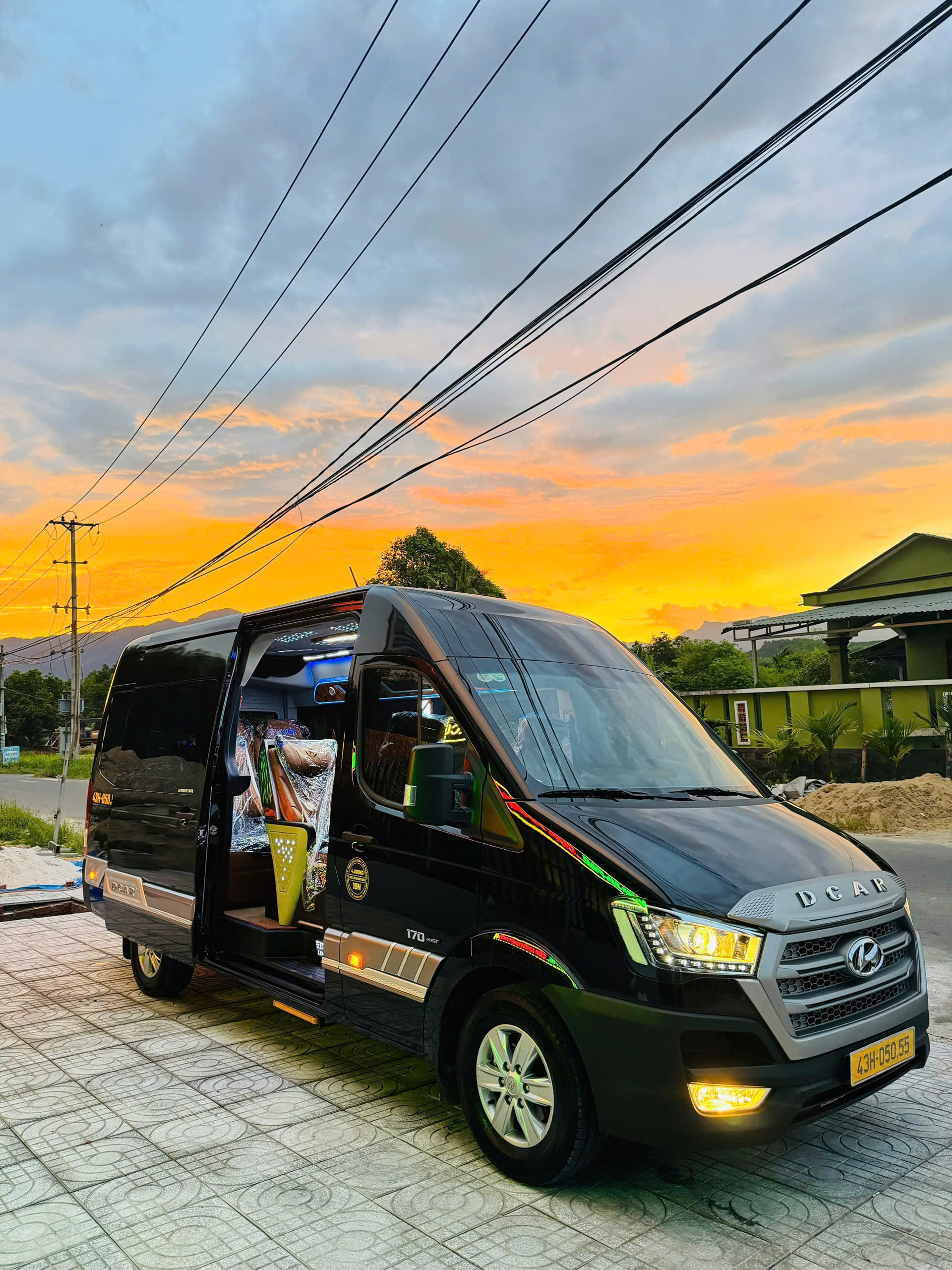 Xe Limousine đón sân bay đúng giờ