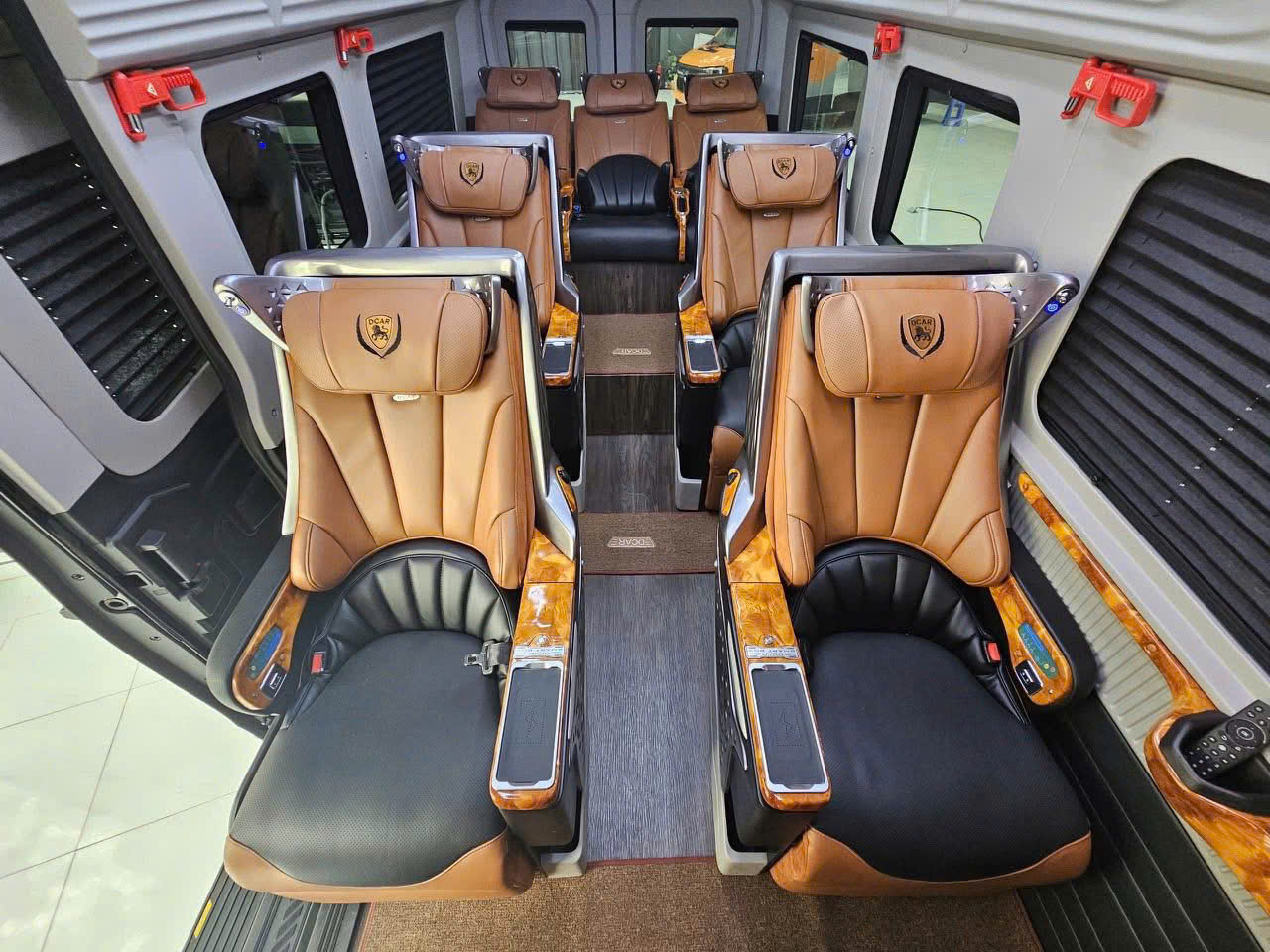 Xe Limousine đưa đón sân bay Cam Ranh