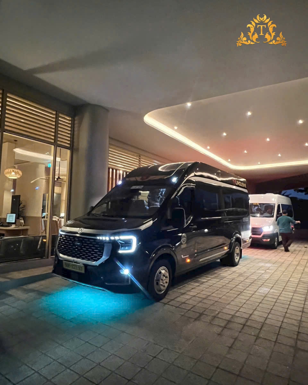 Xe limousine đưa đón sân bay cho chuyến gấp