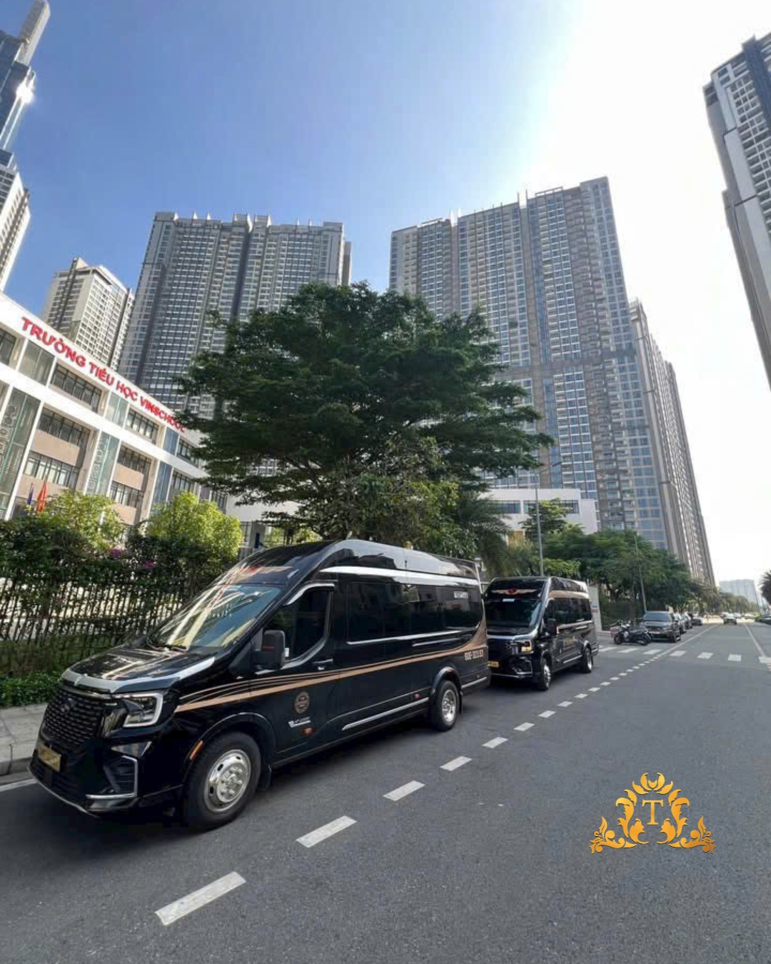 Xe limousine đưa đón sân bay cho chuyến gấp