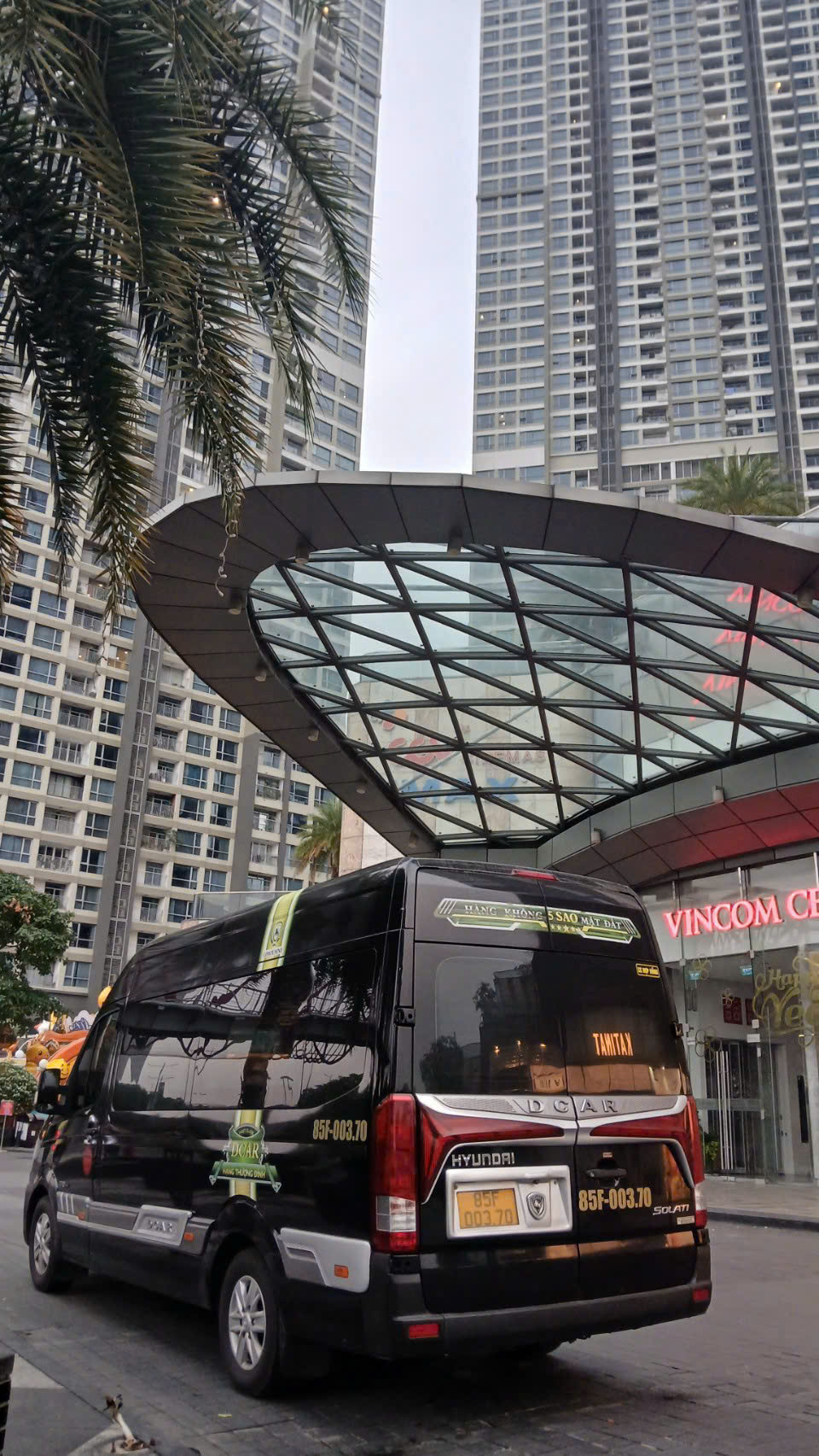 Xe Limousine Đưa Đón Sân Bay Cho Khách VIP