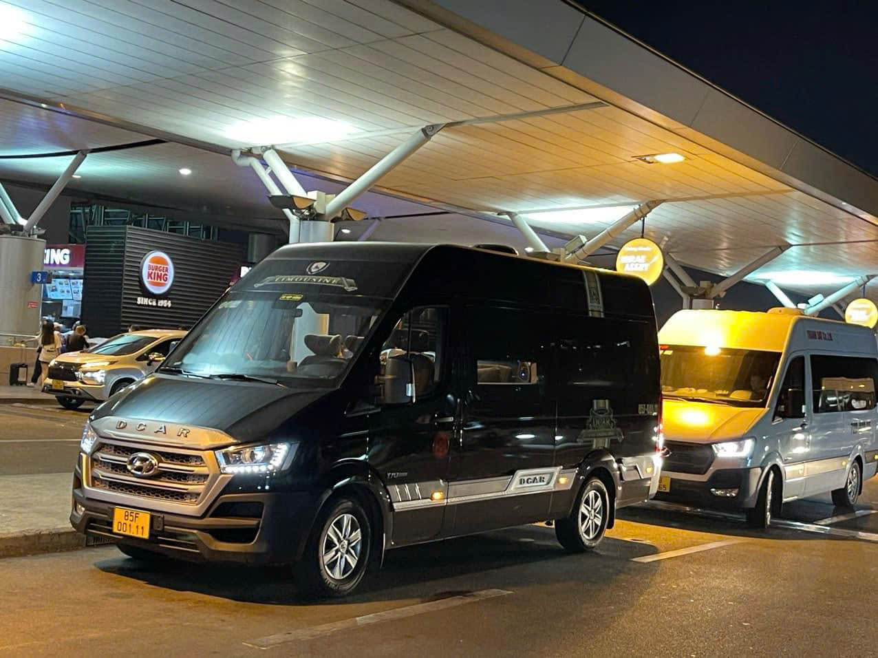 Xe Limousine đưa đón sân bay giá minh bạch