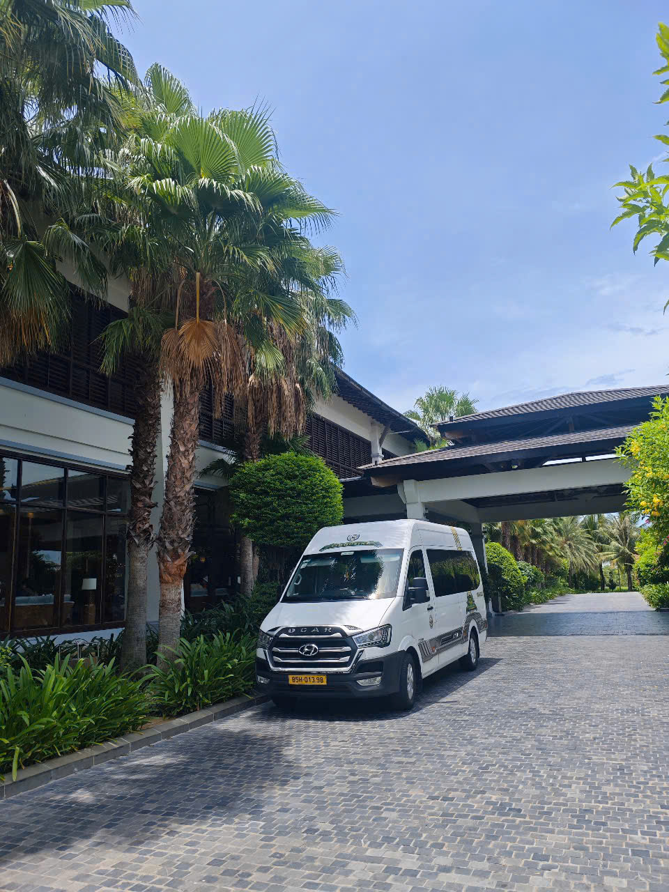 Dịch vụ cho thuê xe Limousine đi tour riêng