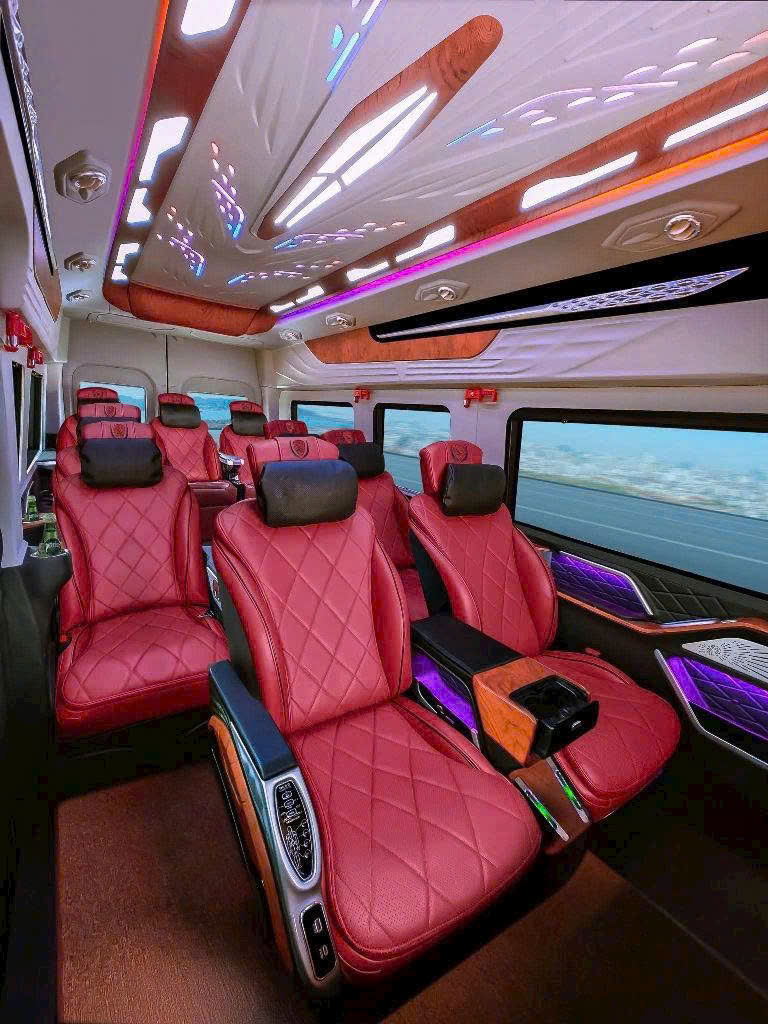 Thuê Limousine tour du lịch theo yêu cầu