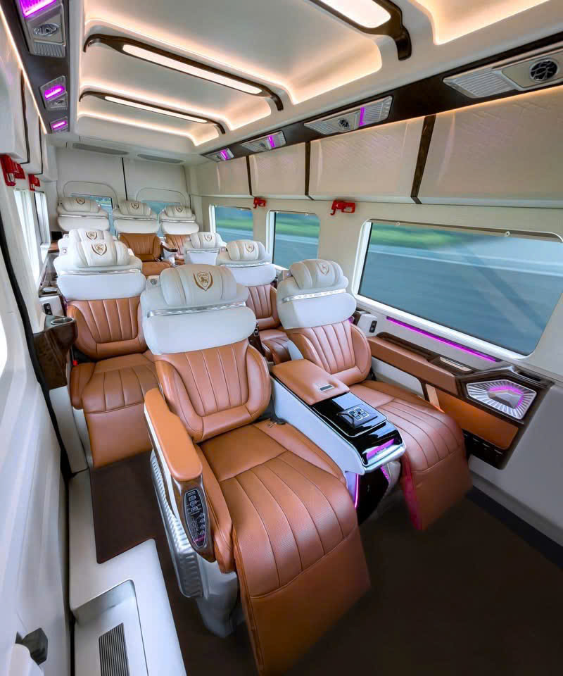 Thuê xe Limousine đi tour cao cấp