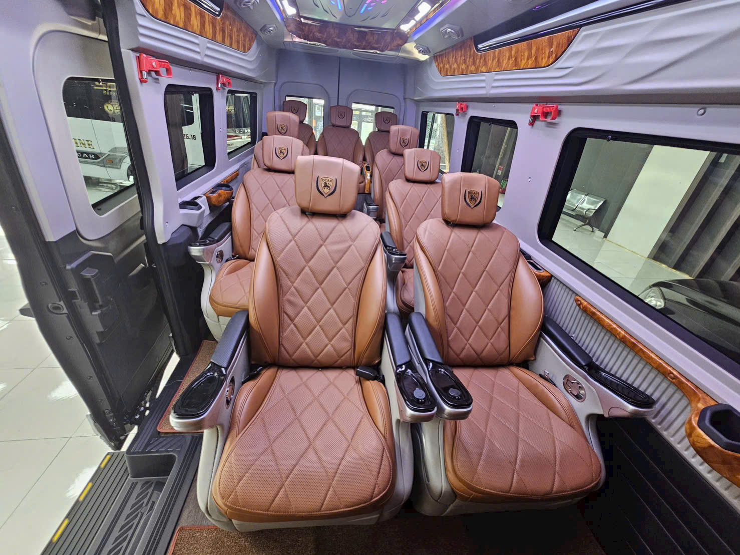 Thuê xe Limousine đi tour miền tây