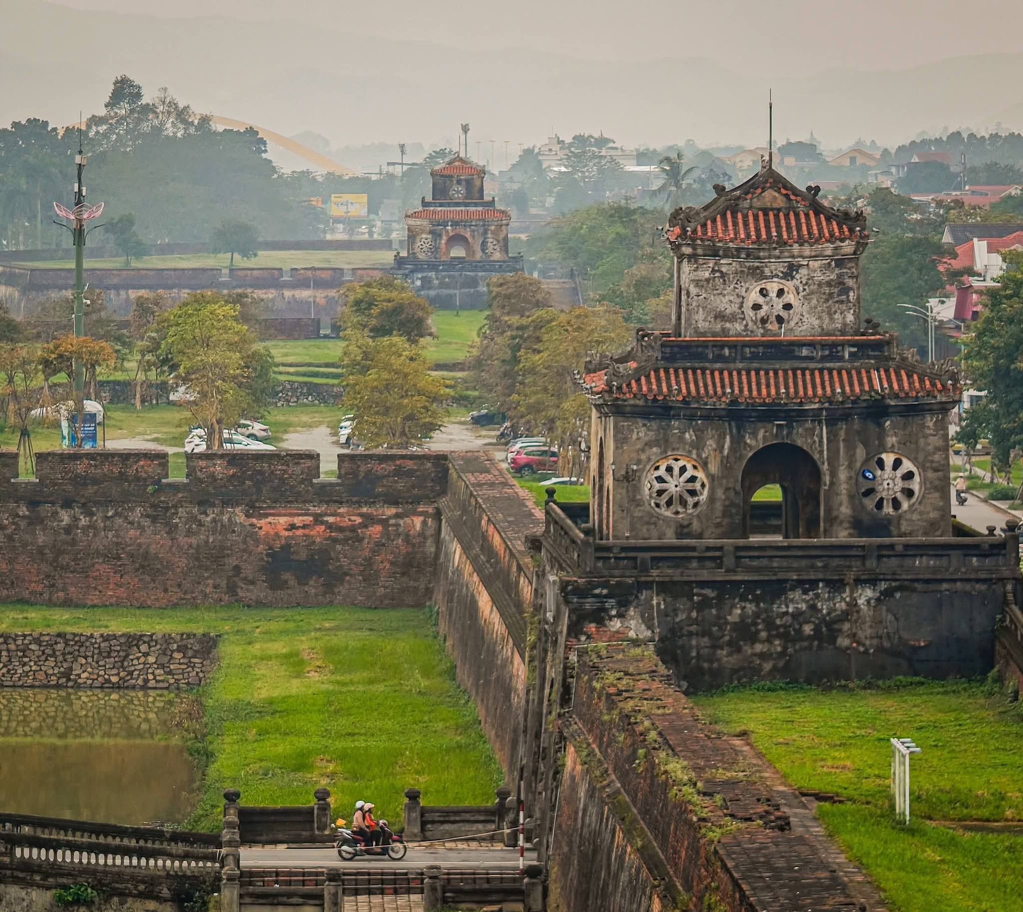 Thuê xe Limousine đi tour miền trung