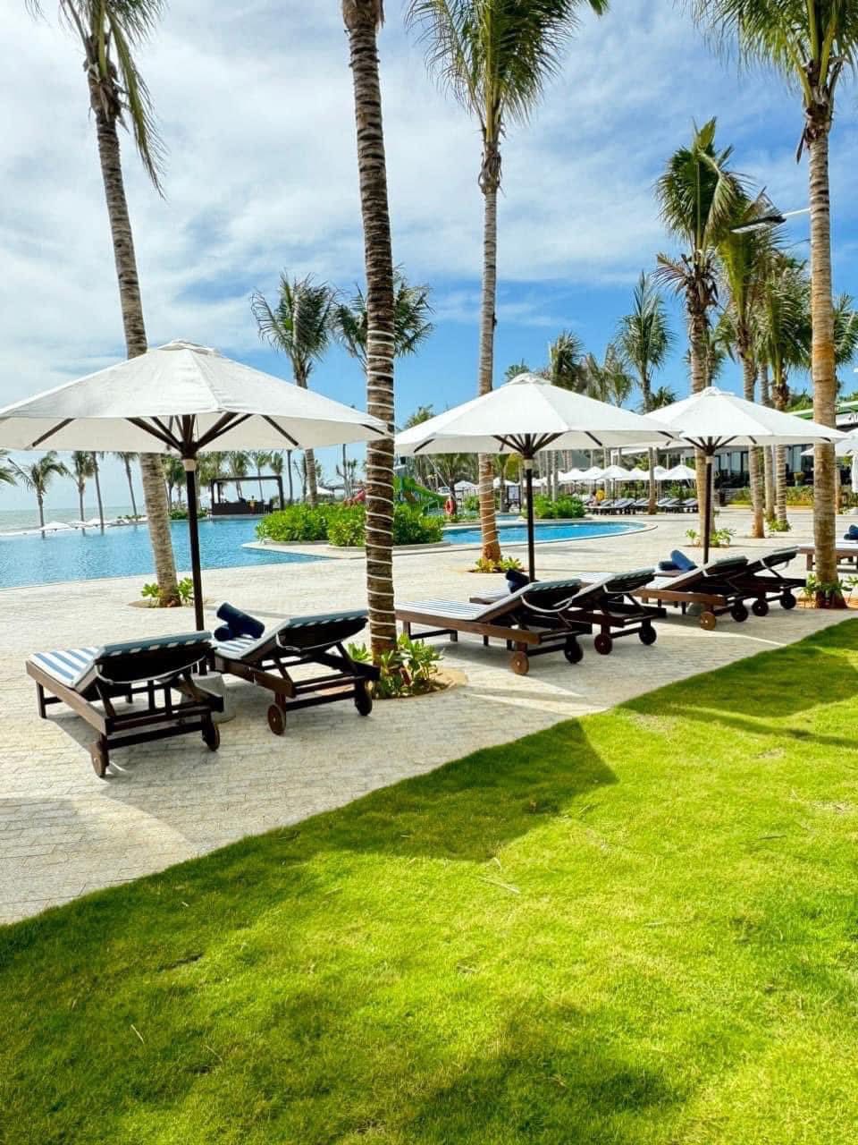 Thuê xe Limousine đi tour Mũi Né