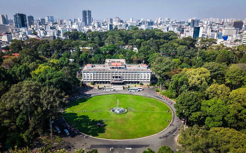 Thuê xe Limousine đi tour Sài Gòn