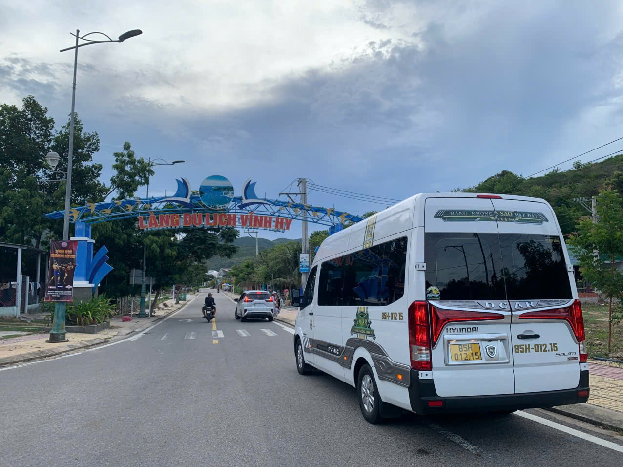 Thuê xe Limousine đi tour Vĩnh Hy