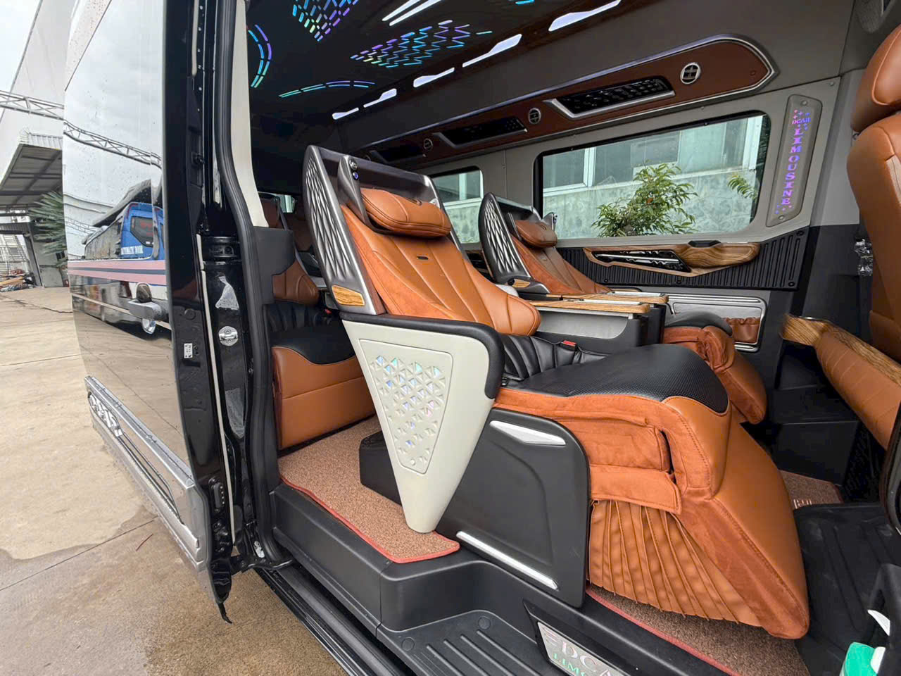 Thuê xe Limousine Sài Gòn đi Nha Trang