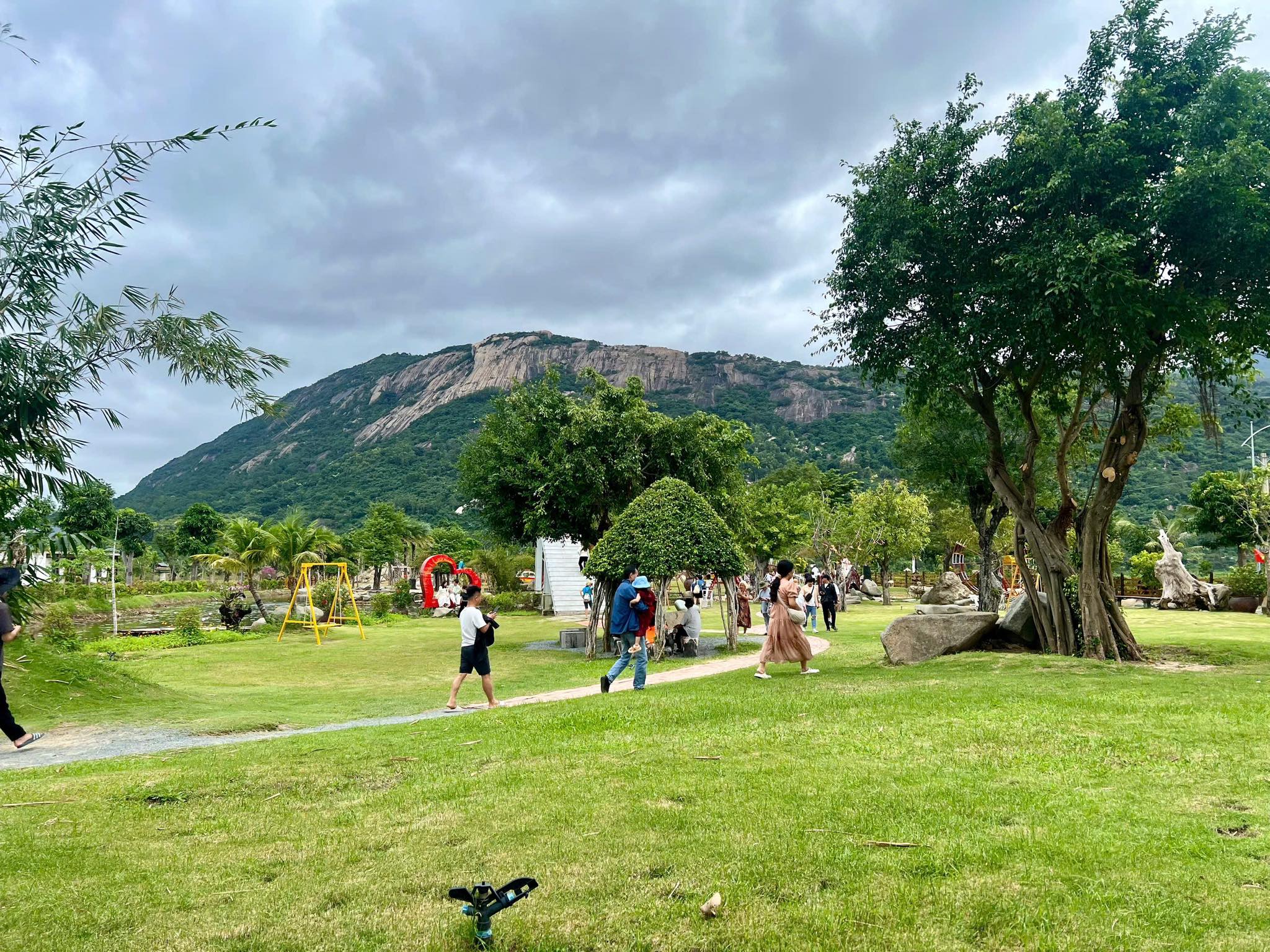 Thuê xe limousine tour du lịch