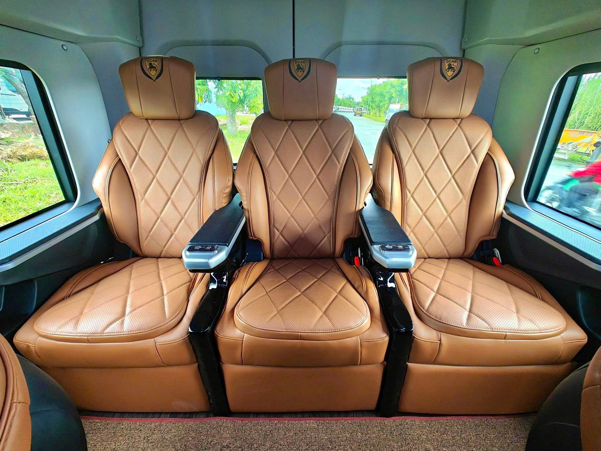 Đặt thuê xe limousine Vĩnh Hy - Sài Gòn đơn giản