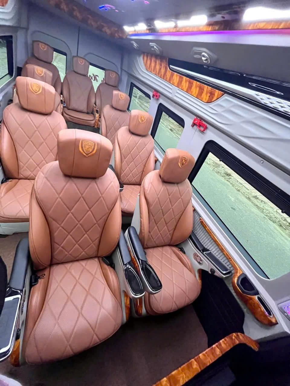 Đặt xe Limousine Sài Gòn đi Cam Ranh