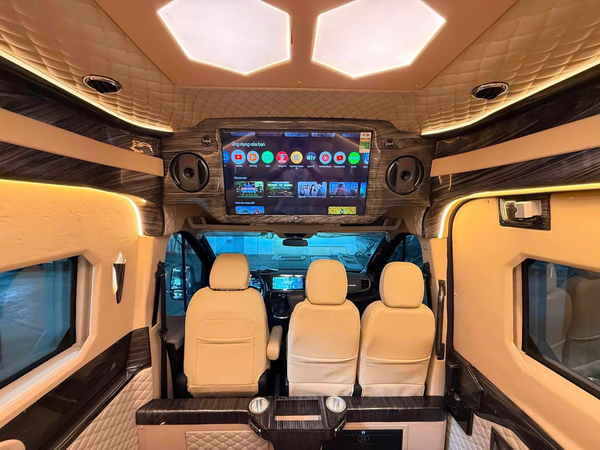 Dịch vụ cho thuê xe Limousine Sài Gòn đi Vĩnh Hy