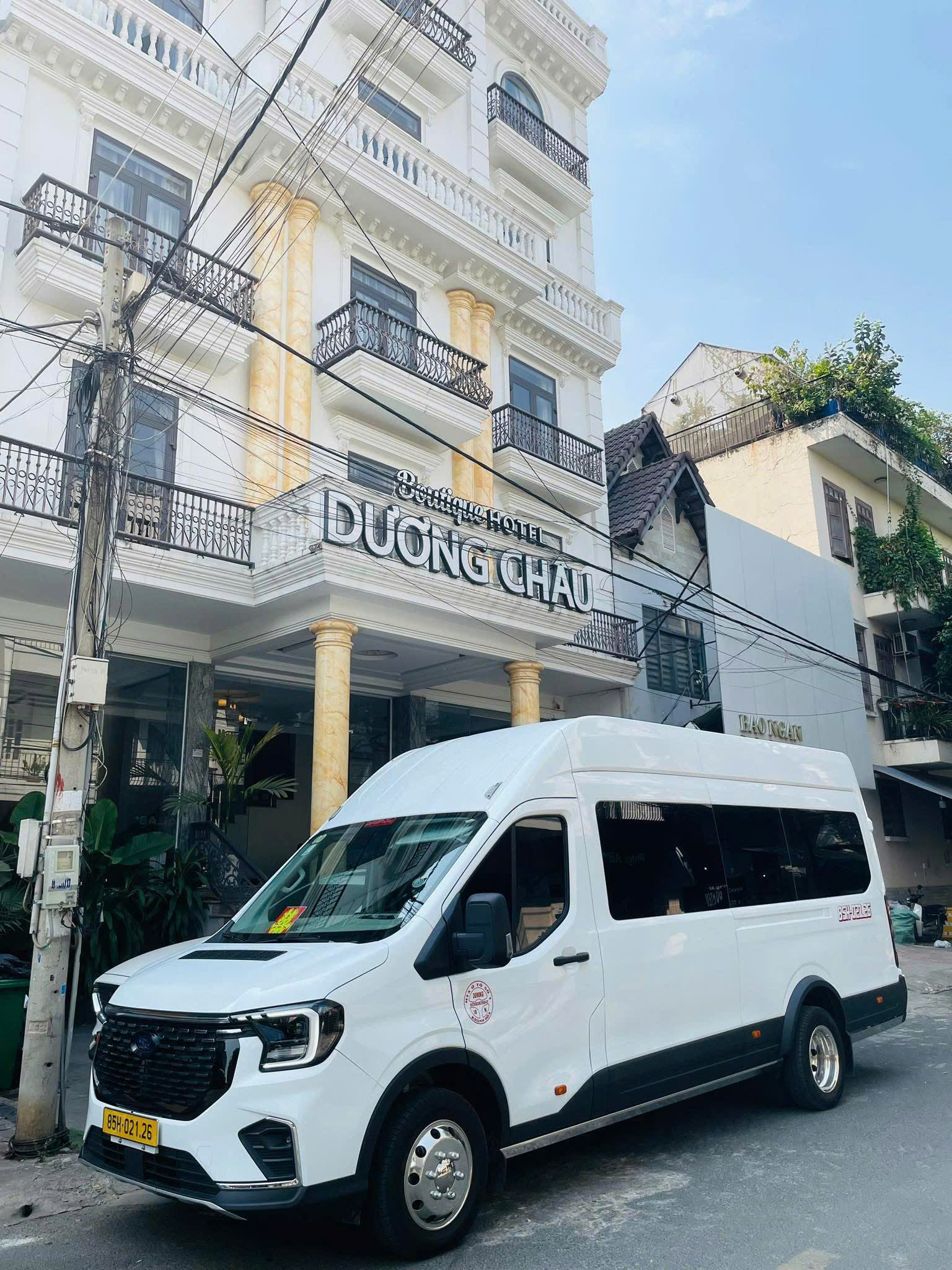 Dịch vụ thuê Limousine Vĩnh Hy đi TPHCM trọn gói