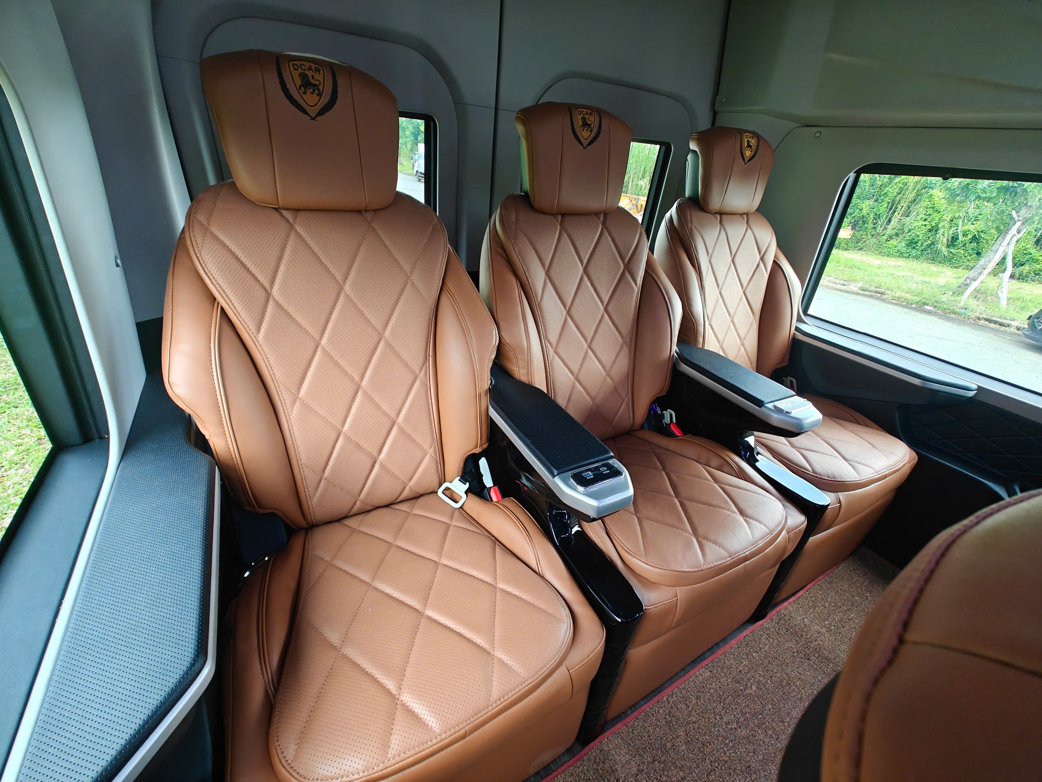 Dịch vụ thuê xe limousine đưa rước tận nơi an toàn