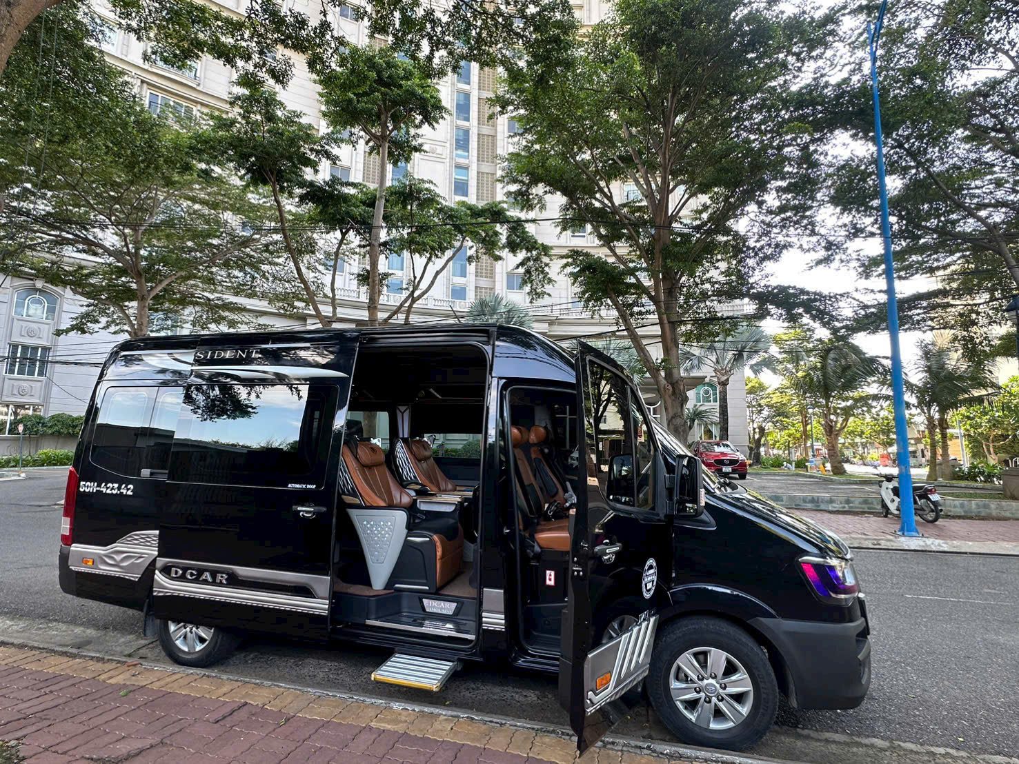 Dịch vụ xe Limousine TPHCM đi Cam Ranh