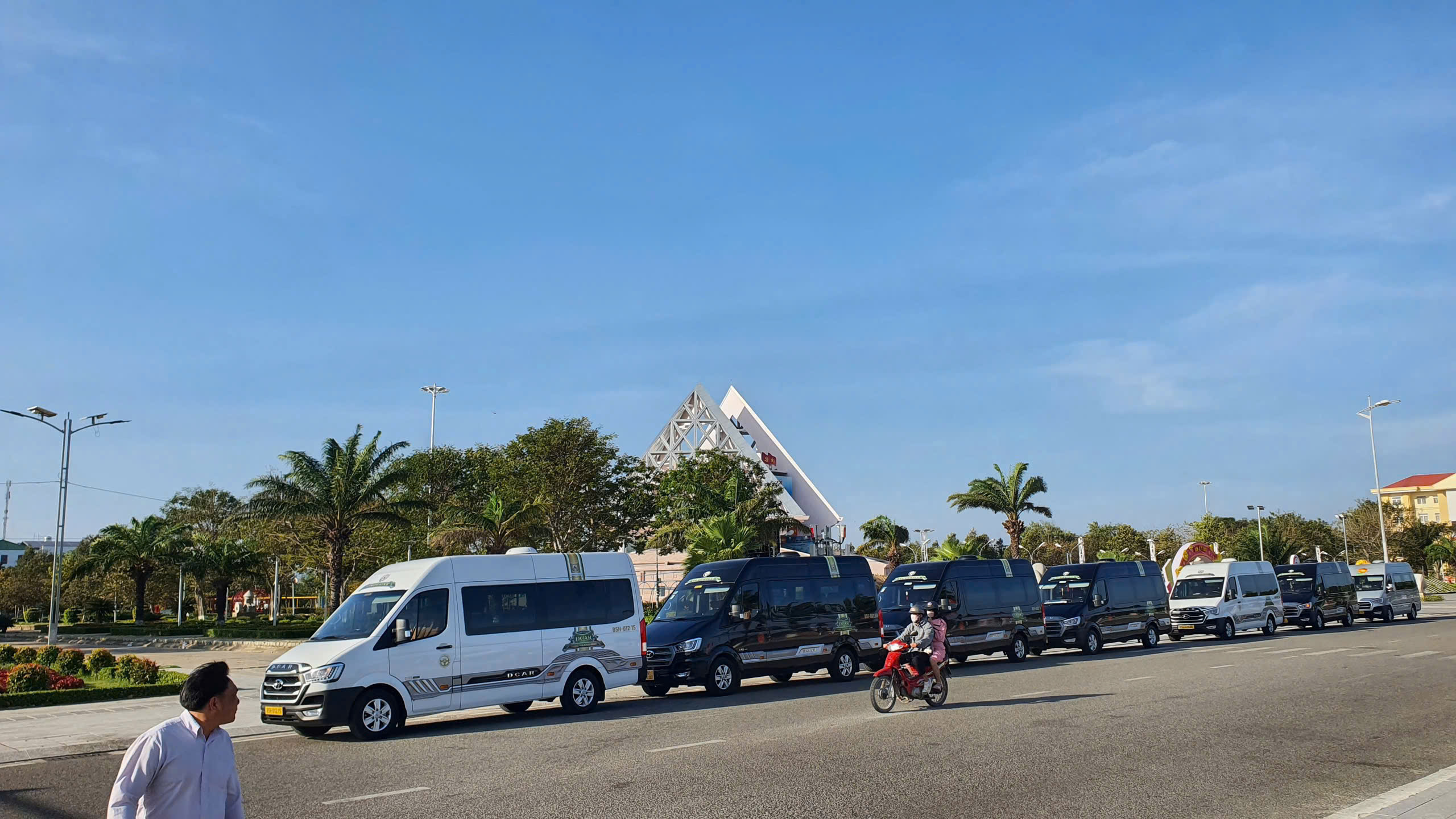 Đón sân bay Cam Ranh về Sài Gòn bằng limousine