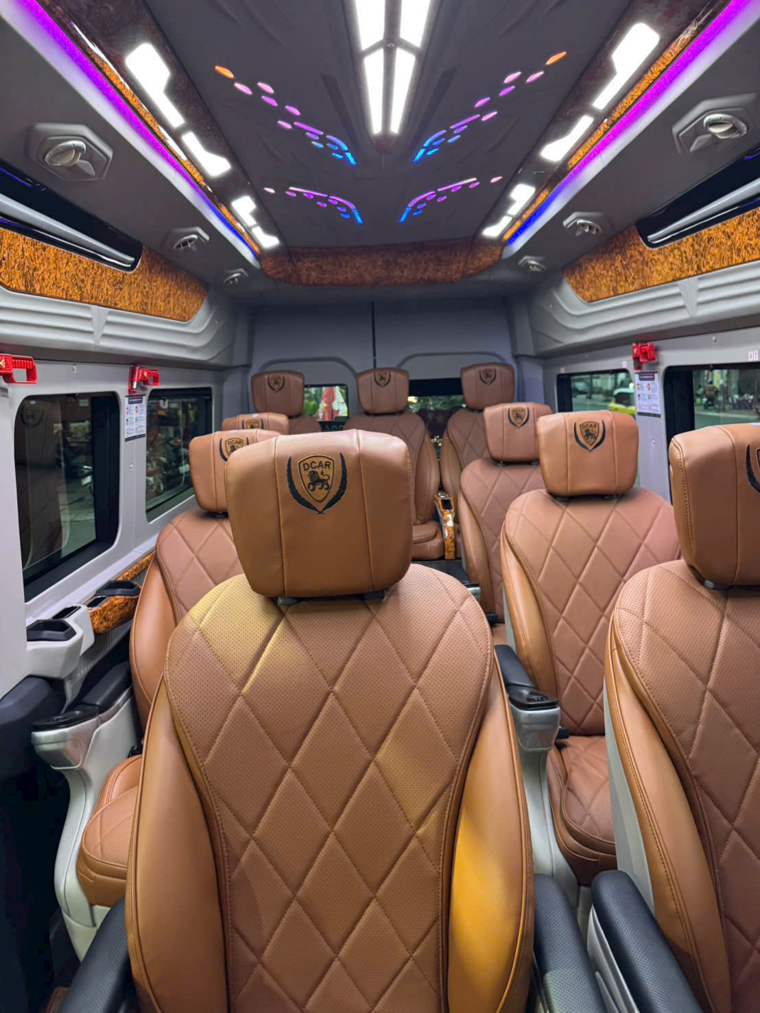 Giá thuê Limousine 12 chỗ Đà Lạt đi Sài Gòn
