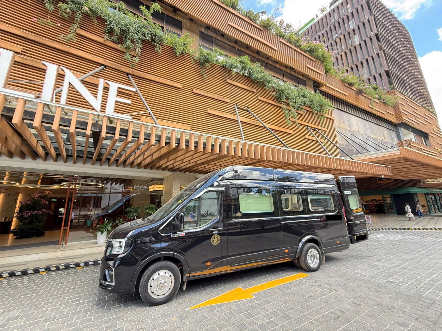 Giá thuê Limousine 12 chỗ Đà Lạt đi Sài Gòn