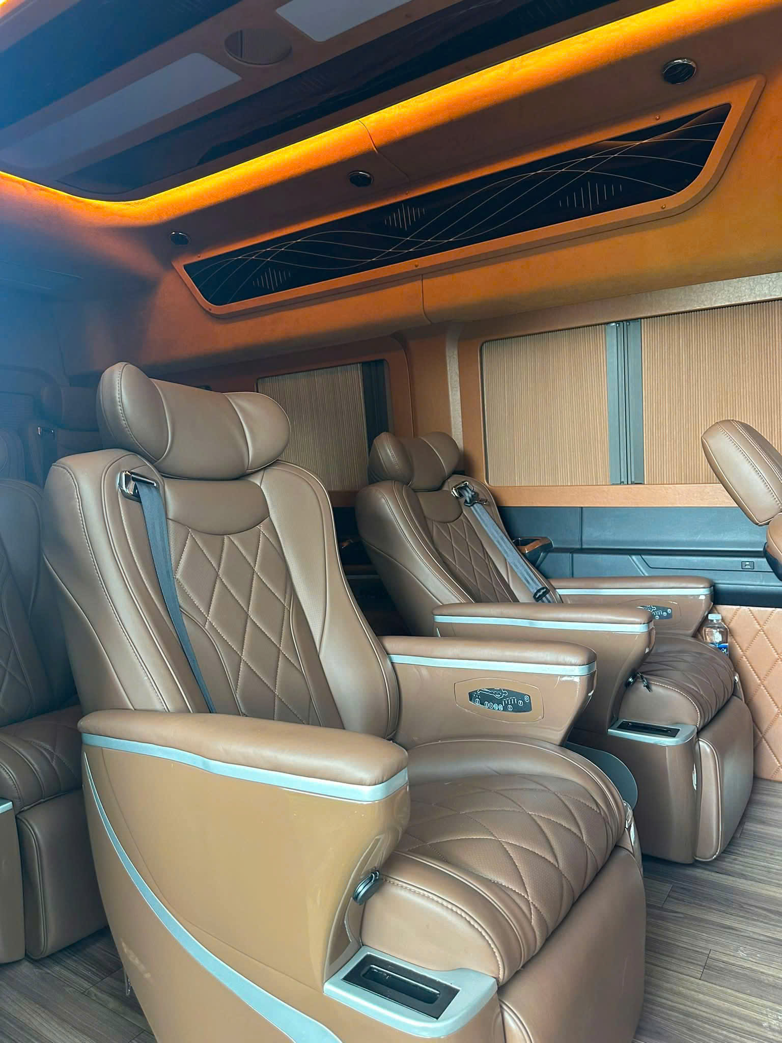 Giá thuê Limousine 9 chỗ Đà Lạt đi Sài Gòn