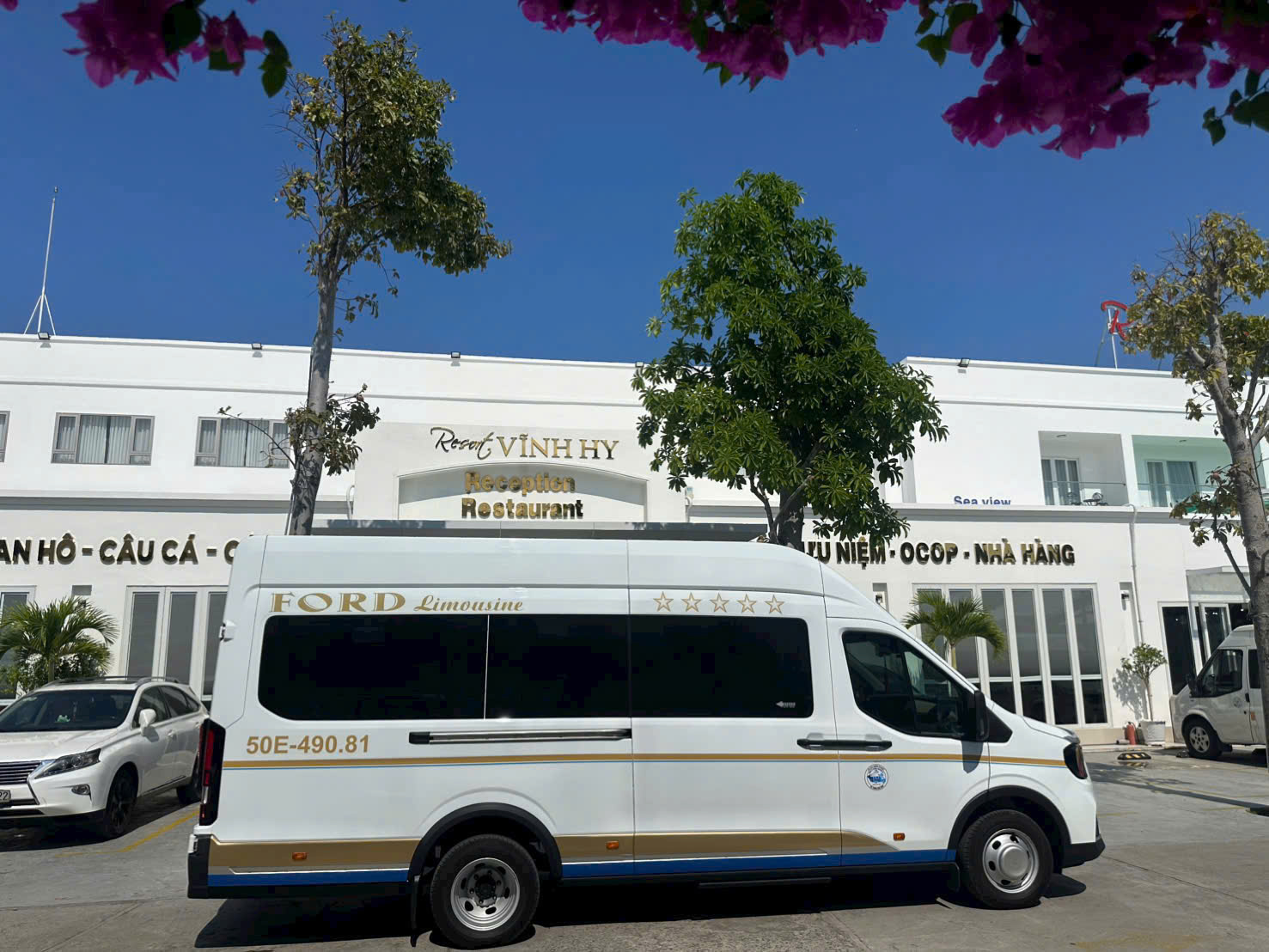 Giá thuê xe Limousine TPHCM đi Cam Ranh