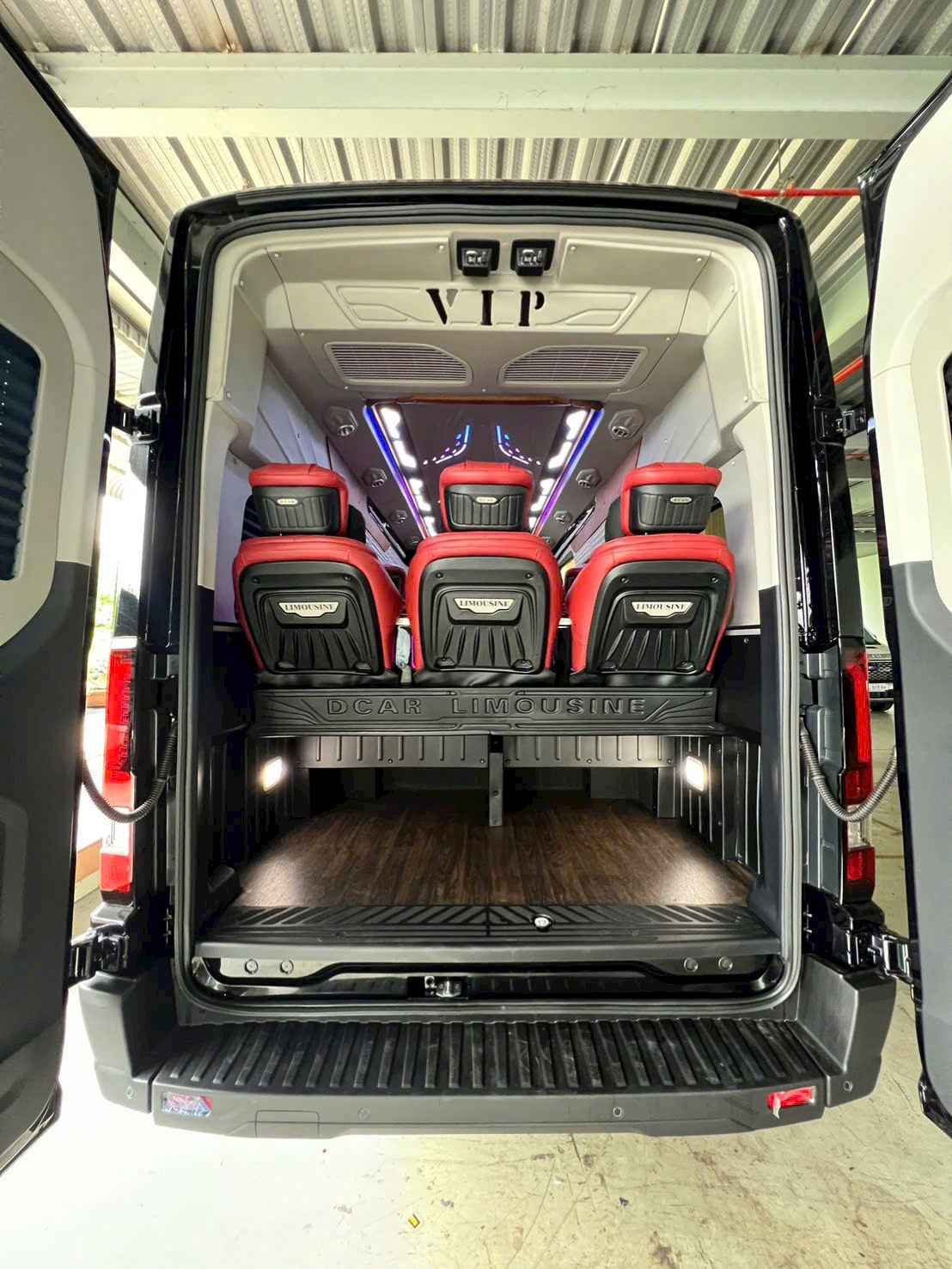 Giá thuê xe Limousine TPHCM đi Cam Ranh