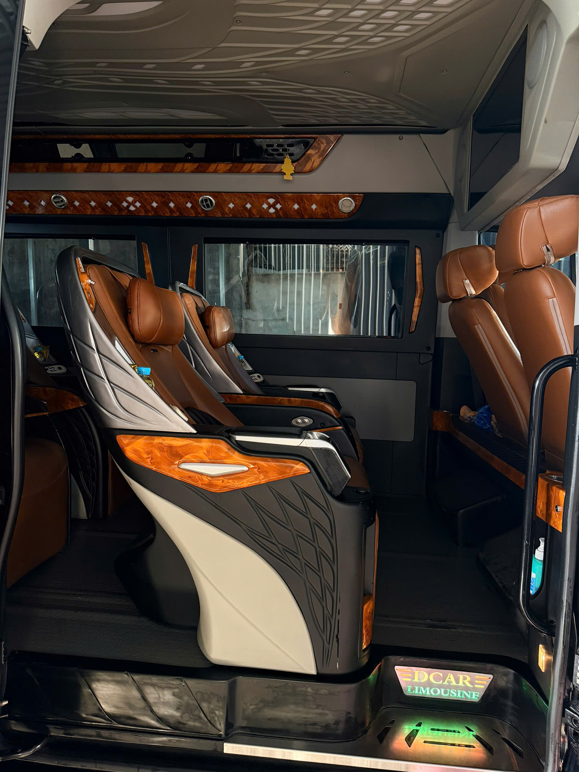 Hotline đặt thuê xe limousine Vĩnh Hy - Sài Gòn nhanh nhất