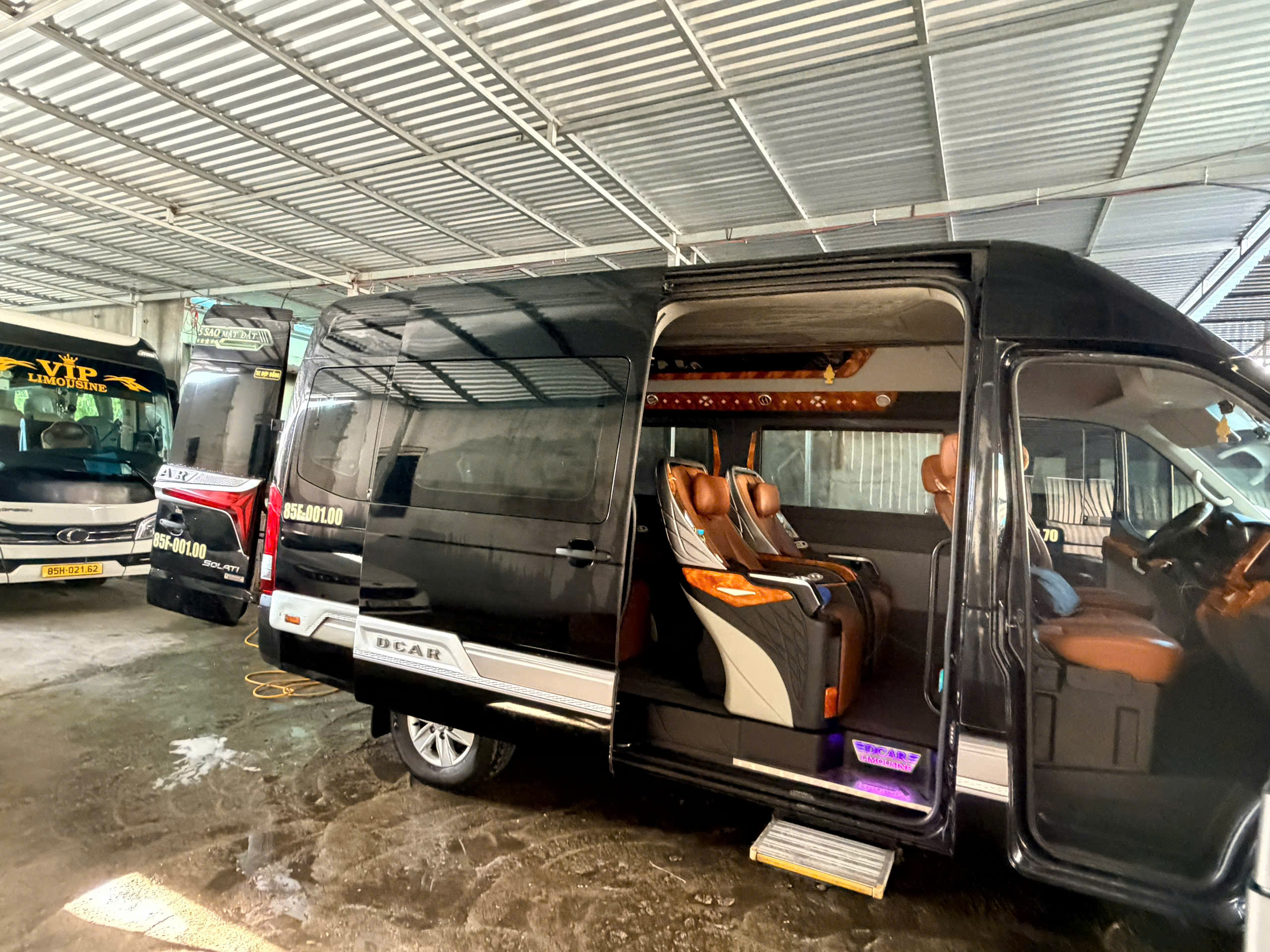 Hotline đặt thuê xe limousine Vĩnh Hy - Sài Gòn nhanh nhất