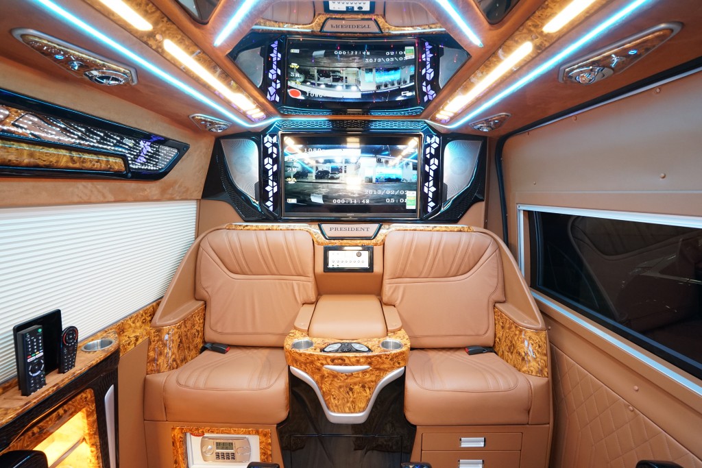 Khi nào nên chọn xe limousine thay vì xe khách?