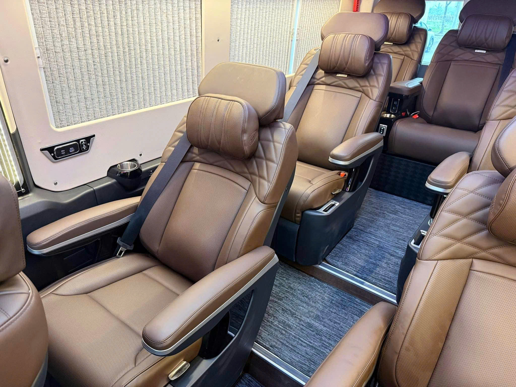 Kinh nghiệm thuê xe Limousine đường dài an toàn